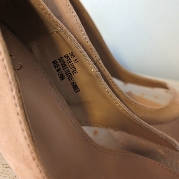 EUC New York & Company Briar Pump Light Nude Pink Polkadot Heels || Size 6.5 - Picture 3 of 6